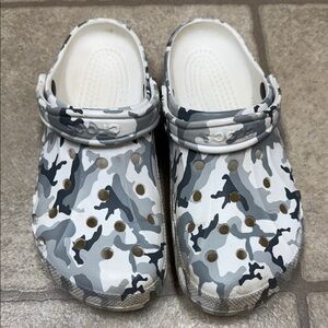 CROCS White and Gray Camo Mules